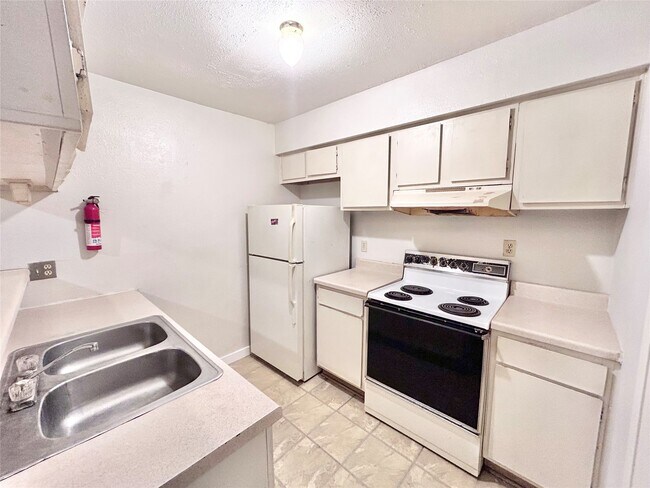 Building Photo - 8201 Richmond Ave.