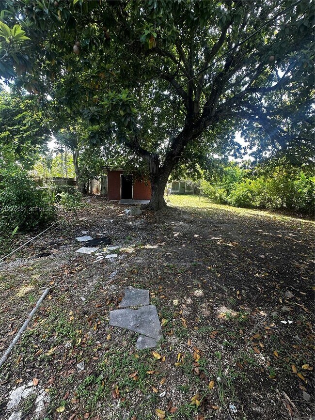 Building Photo - 821 SW 2nd St