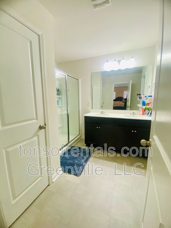 Building Photo - 255 Millen Dr