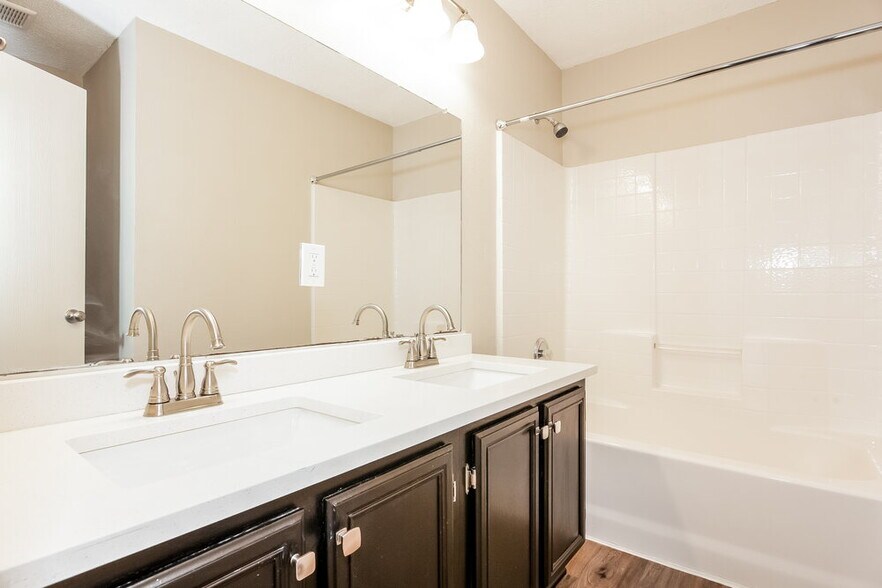 Building Photo - 2316 Graystone Dr