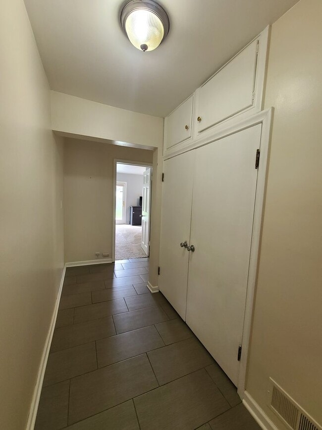 Building Photo - Partially Furnished 3-Bedroom Home with Fenced Yard – Pet Friendly!