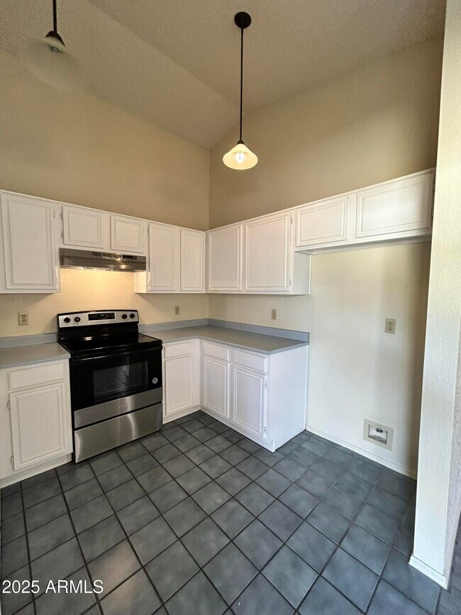 Building Photo - 85 S Crestview St