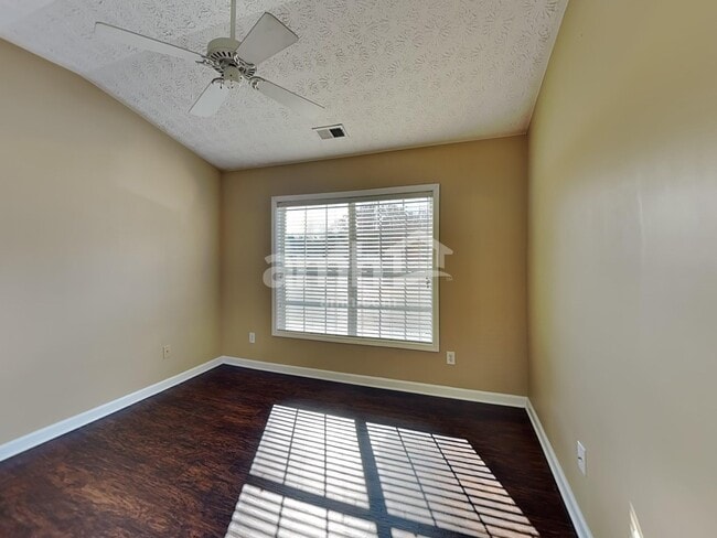 Building Photo - 7071 Hillcrest Chase Ln