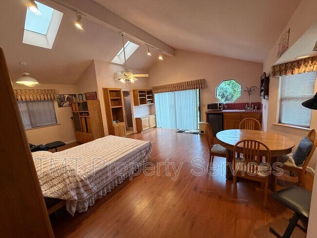 Building Photo - 2 Polvadera Ct