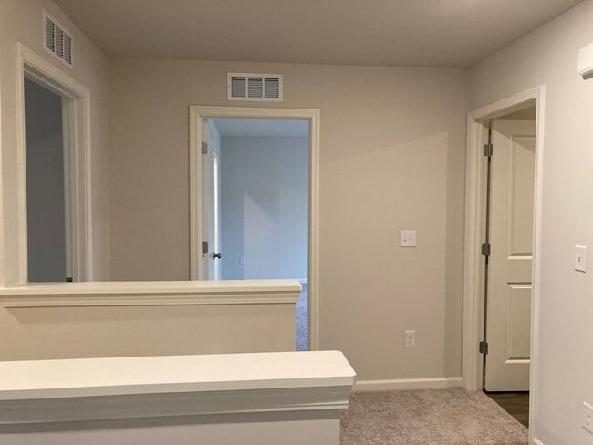 Building Photo - ** Apply TODAY ** Possibly Have Keys in Hand TOMORROW **