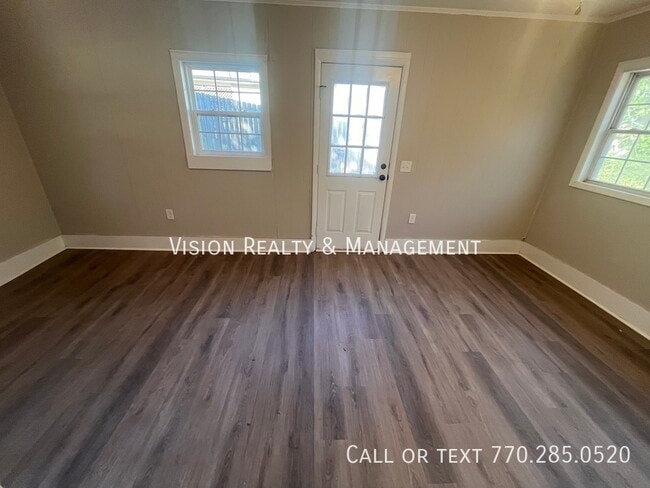 Building Photo - 107 Merrill St