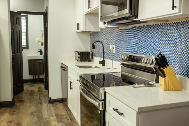 Building Photo - 3436 Ravenwood Ave