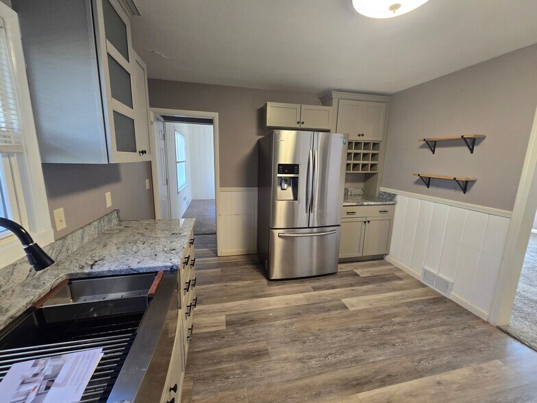 Building Photo - 2728 Edgewood Dr