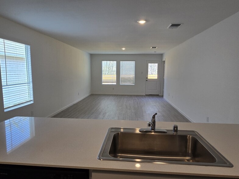 Building Photo - 1305 Salton Ln