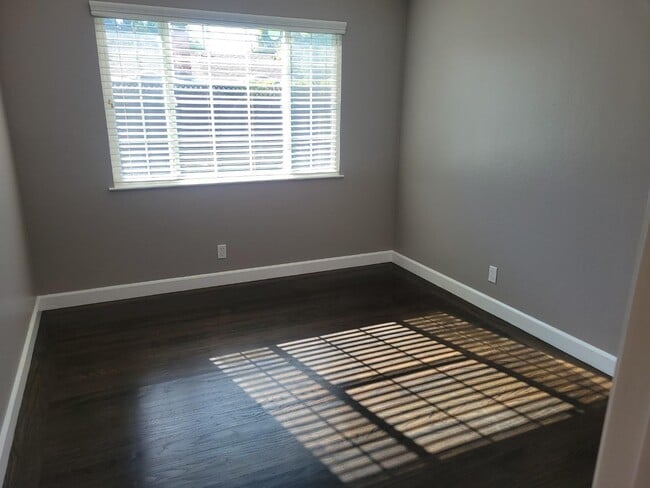 Building Photo - 756 Broadmoor Dr