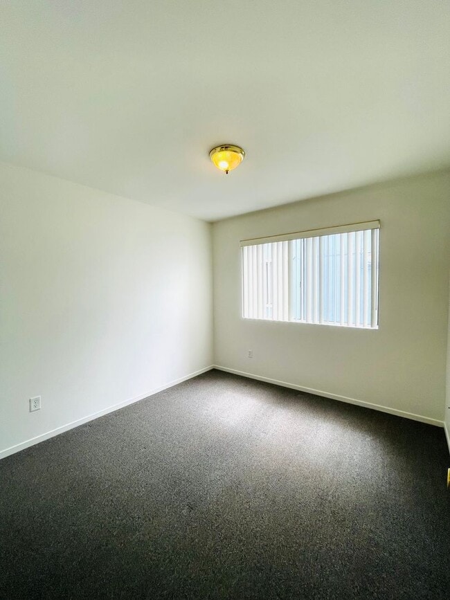 Building Photo - 792