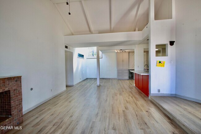Building Photo - 901 Tepic Dr