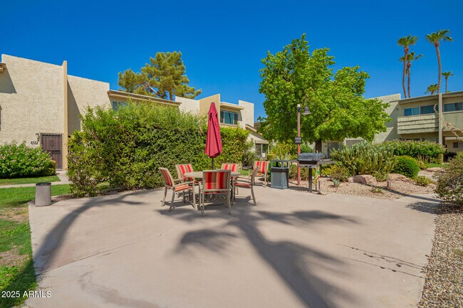 Building Photo - 4610 N 68th St
