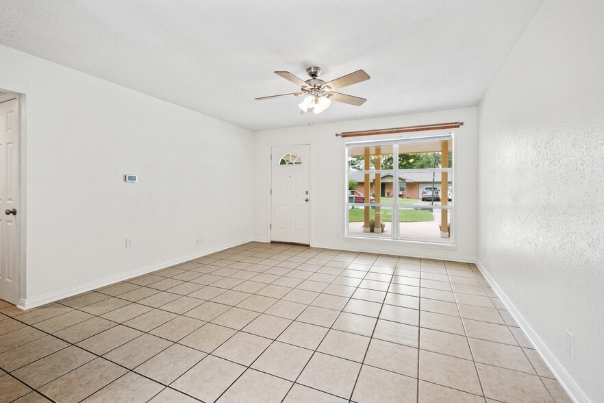 Building Photo - 850 W Kelley St