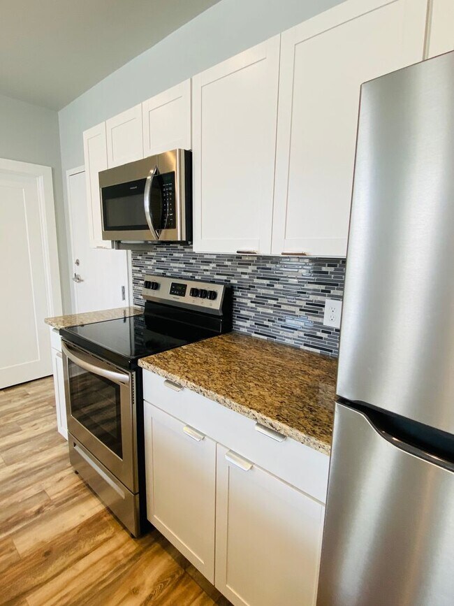 Building Photo - 3001 W Cary St