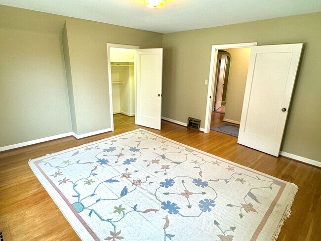 Building Photo - Alameda Neighborhood Pristine Tudor Home, Downtown Views, All The Amenities - A Must See!