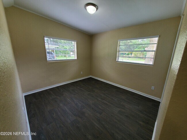 Building Photo - 2815 Brackridge Blvd E