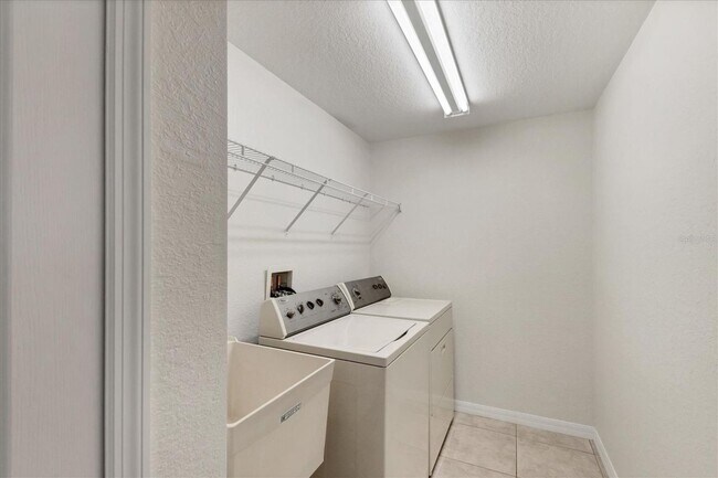 Building Photo - Beautiful and Spacious Rotonda West POOL home.
