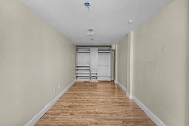 Building Photo - 151 Salaignac St