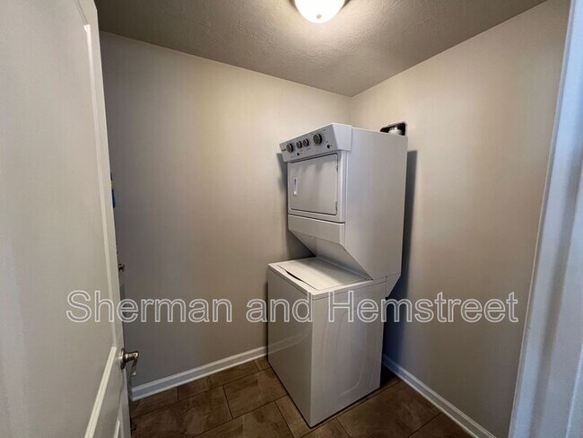 Building Photo - 736 Tarvin Cir