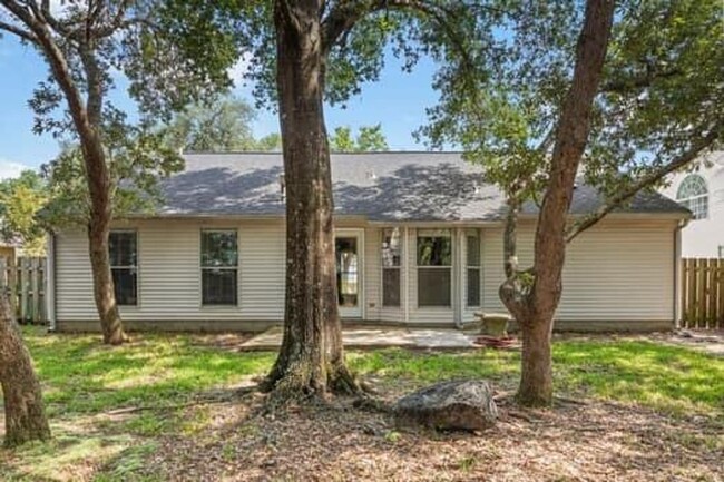 Building Photo - Beautiful Niceville Home!