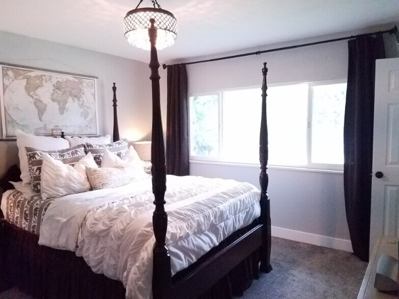 Building Photo - 9037 Bonnet Dr