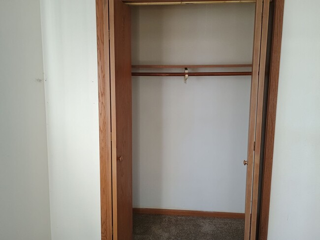 Building Photo - 2 Bedroom 1 Bathroom Owatonna 1 Month Free...