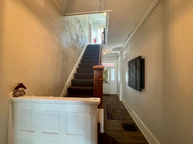 Building Photo - 4451 Highridge St