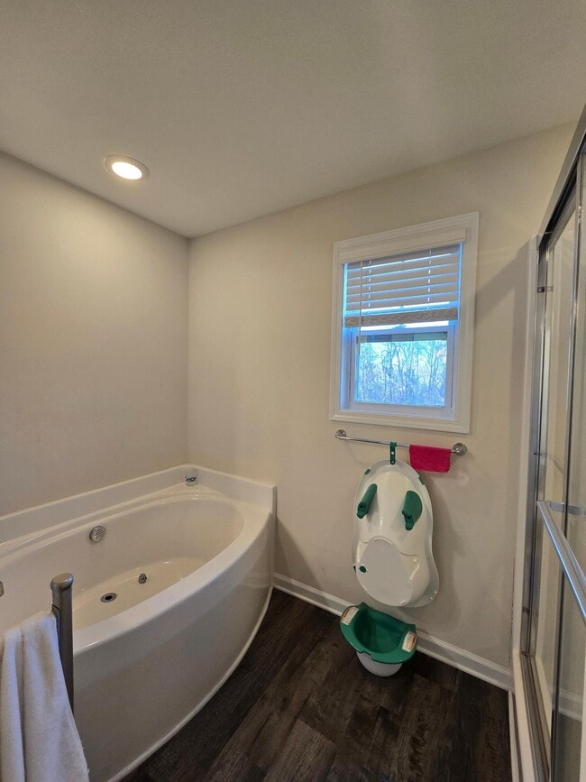 Building Photo - 335 Niblick Dr