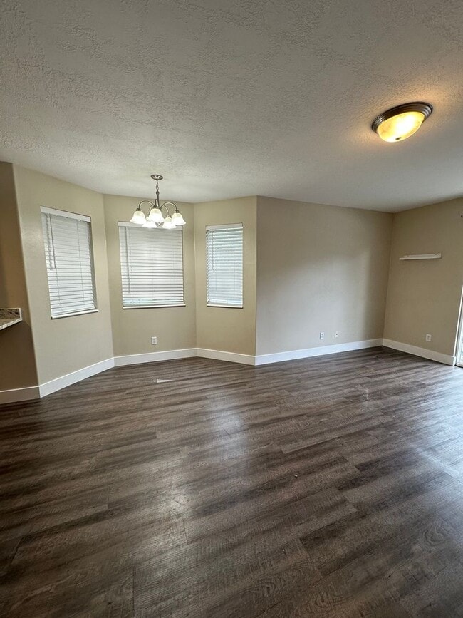 Building Photo - Condo in County Woods HOA