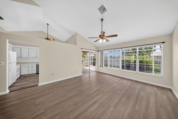 Building Photo - 119 Adobe Cir