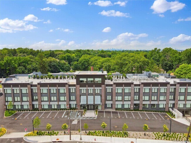 Primary Photo - 218 Middle Neck Rd