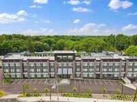 Building Photo - 218 Middle Neck Rd