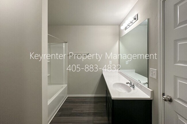 Building Photo - Gorgeous 4 Bed 2 Bath Home in Heart Of Yukon!