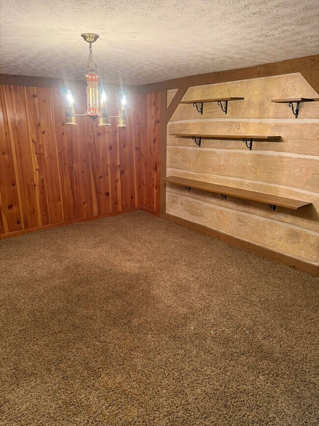 Building Photo - Charming Spacious Beavercreek Home Ready For Showing!