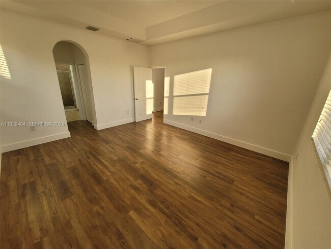 Building Photo - 156 SE 21st Terrace