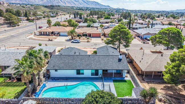Building Photo - 853 El Parque Dr