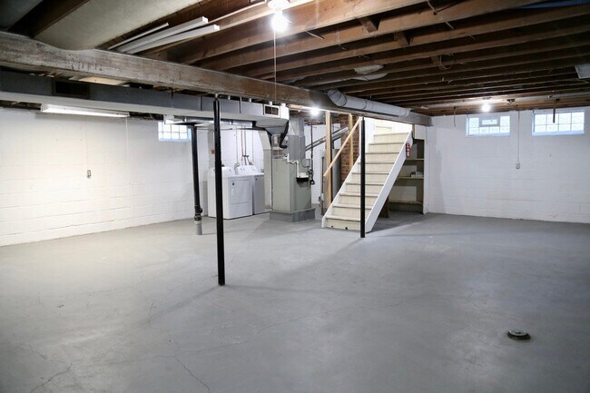 Building Photo - 4263 W Anderson Rd