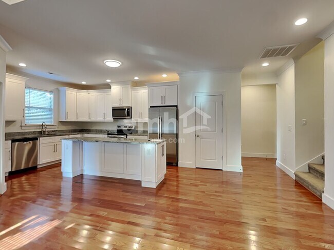 Building Photo - 430 Risen Star Dr