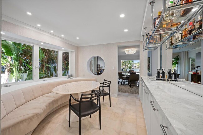 Building Photo - 617-625 E Dilido Dr