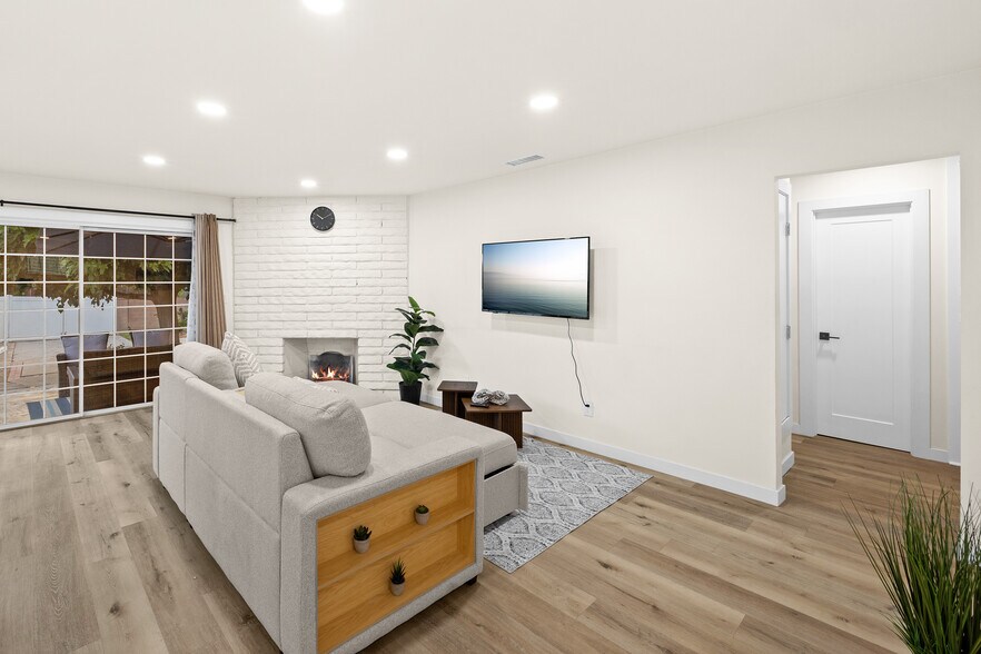 Building Photo - 6449 Woodlake Ave