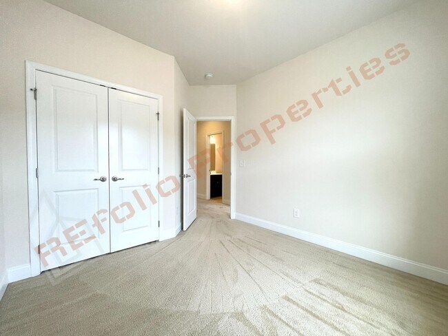 Building Photo - Beautiful 3 Story 3 Bedroom Townhouse with Huge 1st Floor Flex Space with Access to Patio + 2 Car...