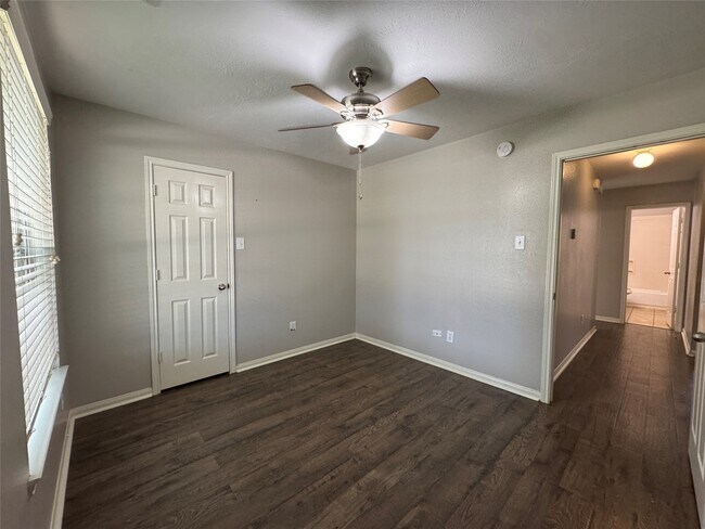 Building Photo - 5907 Yaupon Ridge Dr