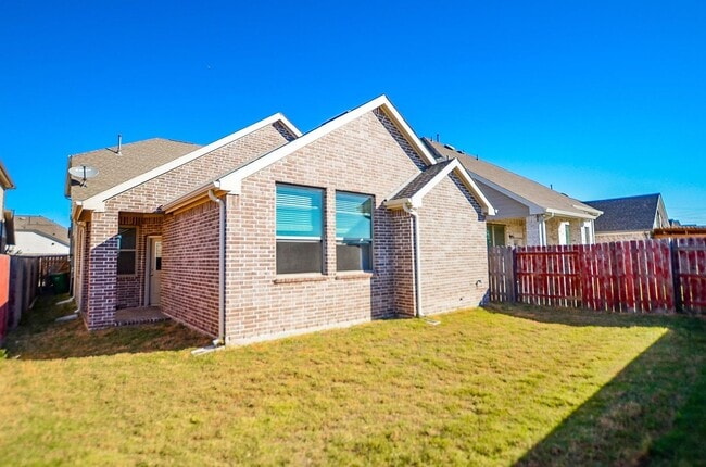 Building Photo - Beautiful 2 story home with 4 bedrooms, 2,...