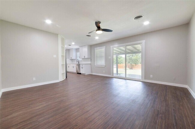 Building Photo - 11603 Oak Trail