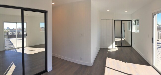 Building Photo - 8538 N W Knoll Dr