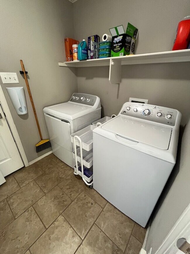 Building Photo - 2720 Brighton Pl