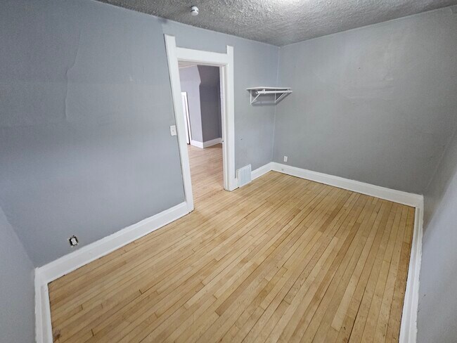 Building Photo - 3133 N 42nd St