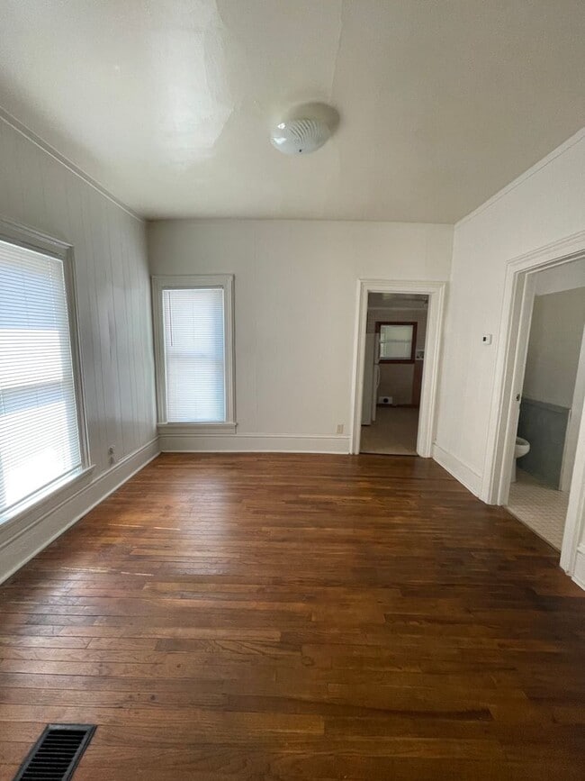 Building Photo - 1-BR Home in Elkhart Across from Weston Park