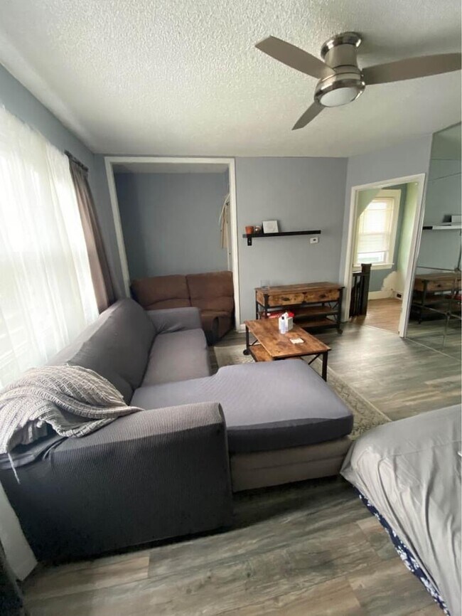 Building Photo - 787 Glen Rd